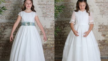 Dos vestidos de primera comunión Creaciones Charo 2027: uno con fajín azul con flores y otro con mangas de encaje